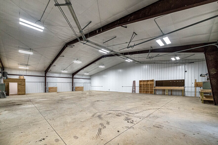 More Photos Of 881 Barnetts Bridge Rd, Jackson Light Distribution For Sale