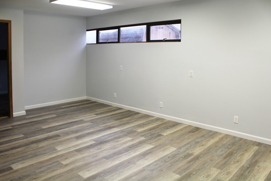 More Photos Of 1102-1108 Poplar Pl, Rogers Medical For Lease