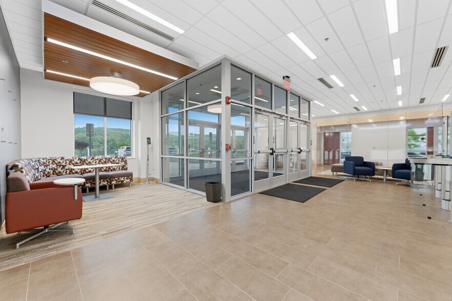 More Photos Of 423 Fortress Blvd, Morgantown Office For Sale