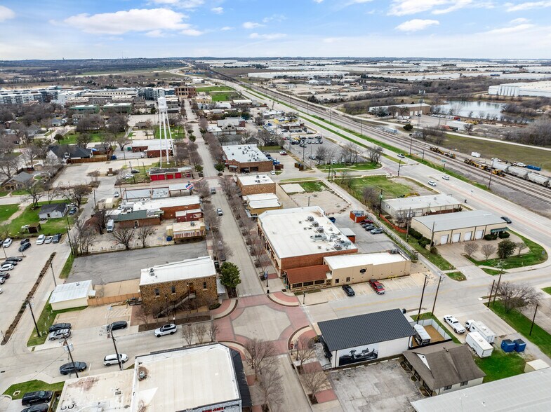 More Photos Of 115 N Oak St, Roanoke Restaurant For Sale