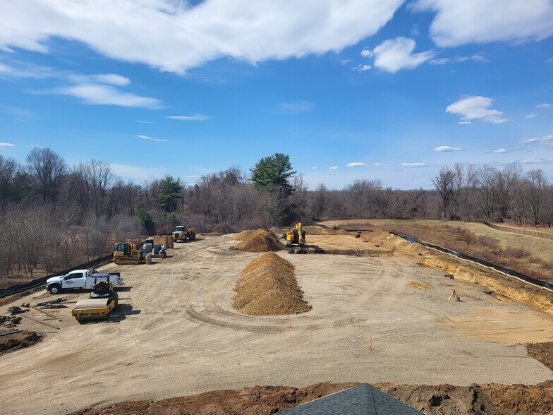 More Photos Of 821 B East Main Street, Chicopee Light Manufacturing For Lease