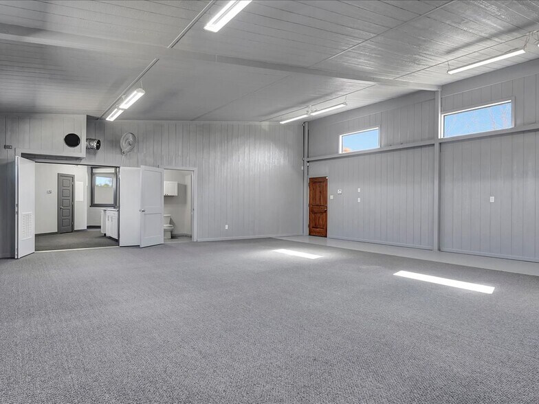 More Photos Of 9778 N US Highway 59, Nacogdoches Research And Development For Sale