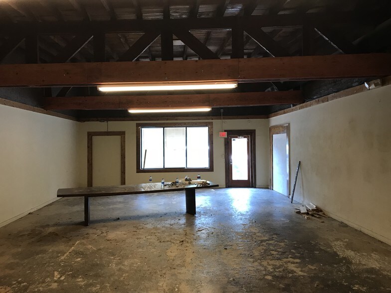 More Photos Of 1717 Warm Springs Rd, Columbus Office For Lease