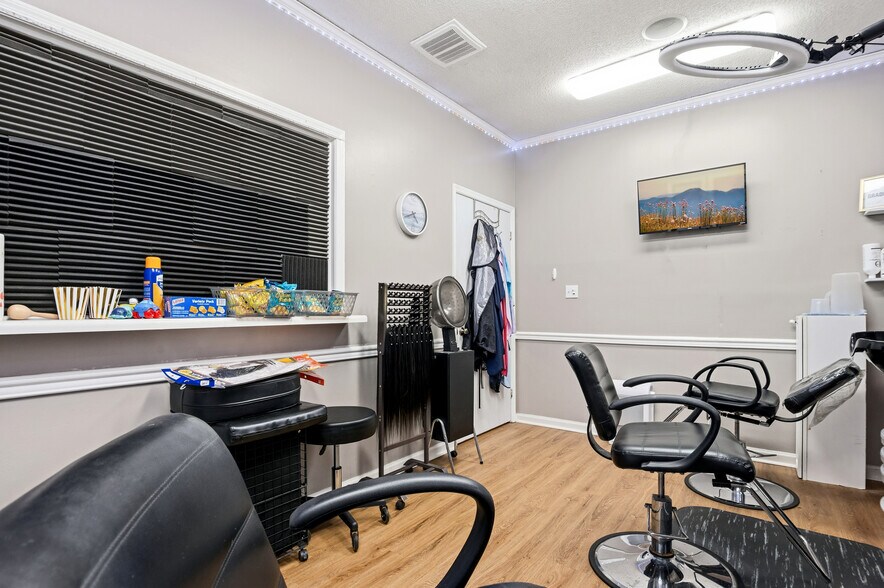 More Photos Of 411 Western Blvd, Jacksonville Medical For Lease