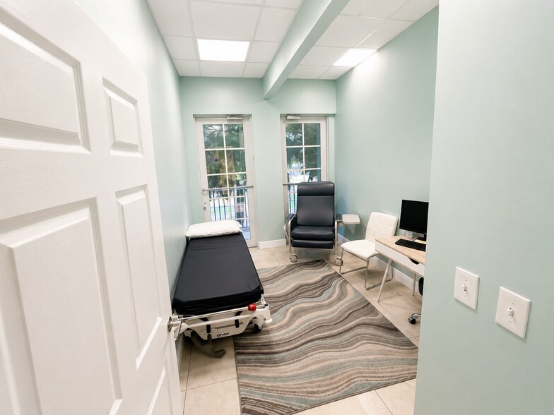 More Photos Of 266 NW Peacock Blvd, Port Saint Lucie Medical For Sale