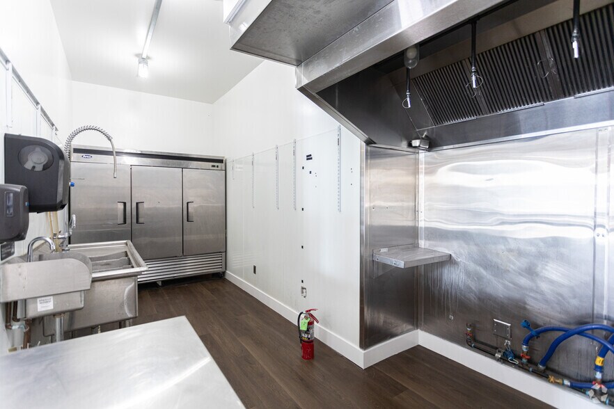 More Photos Of 495 E 600 N, Provo General Retail For Lease