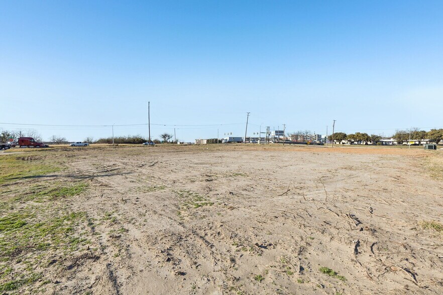 More Photos Of 2620 Airport fwy, Fort Worth Land For Sale