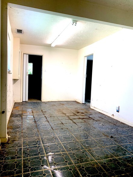 More Photos Of 3613 Lumberdale Rd, Houston Warehouse For Lease