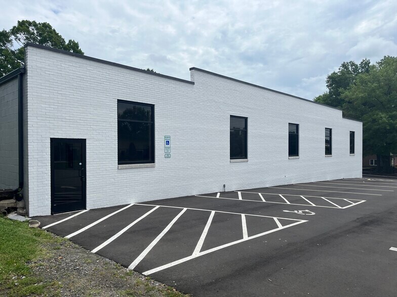 More Photos Of 404 E Long Ave, Gastonia Warehouse For Lease