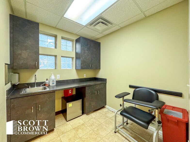 More Photos Of 3303 Colorado Blvd, Denton Medical For Lease