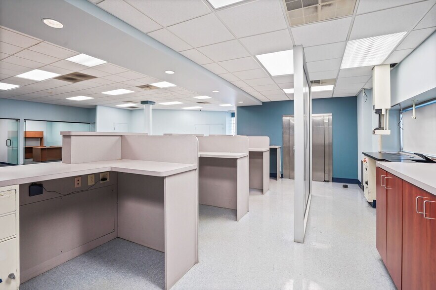 More Photos Of 4000 E Broad St, Whitehall Convenience Store For Sale