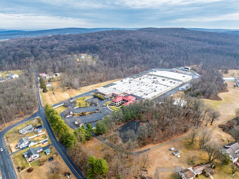 Primary Photo Of 47 Park Ave, Elverson Distribution For Sale