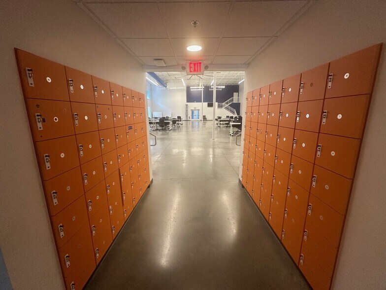 More Photos Of 200 Lexington Green Cir, Lexington General Retail For Lease