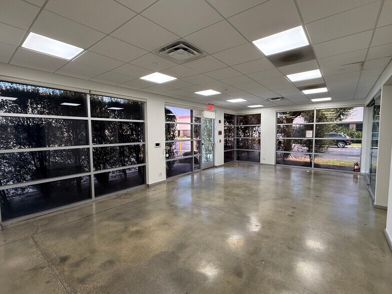 More Photos Of 1562 N Gemini Pl, Anaheim Warehouse For Lease