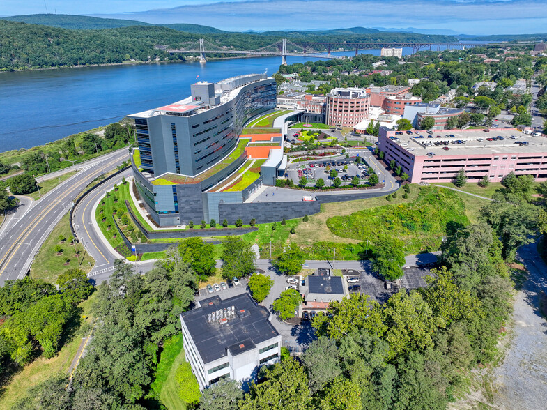 Primary Photo Of 27 Fox St, Poughkeepsie Medical For Lease