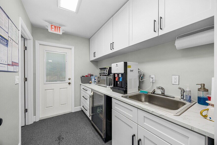 More Photos Of 2959 Oleander St, Saint James City Office For Sale