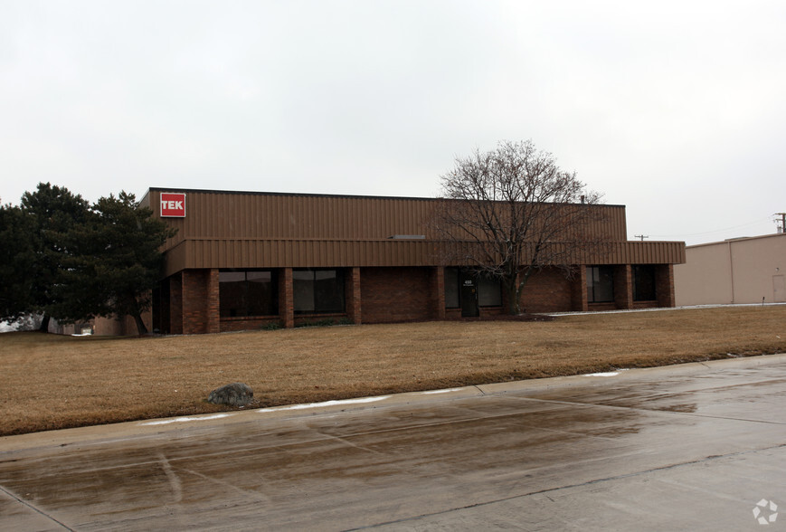 Primary Photo Of 450 Robbins Dr, Troy Warehouse For Lease