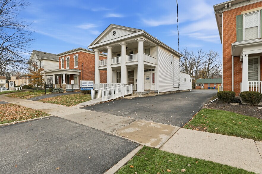 More Photos Of 104 W William St, Delaware Medical For Lease