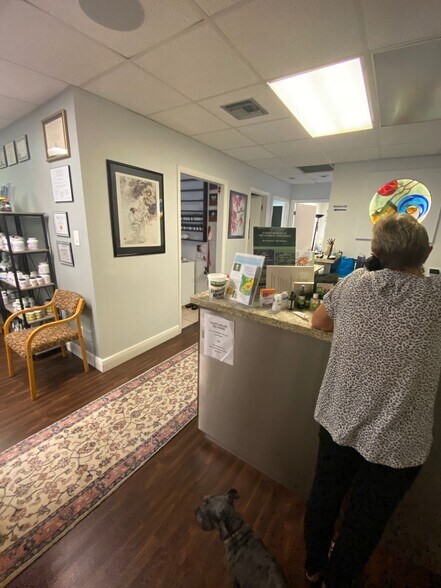 More Photos Of 21400-21414 W Dixie Hwy, Miami Medical For Lease