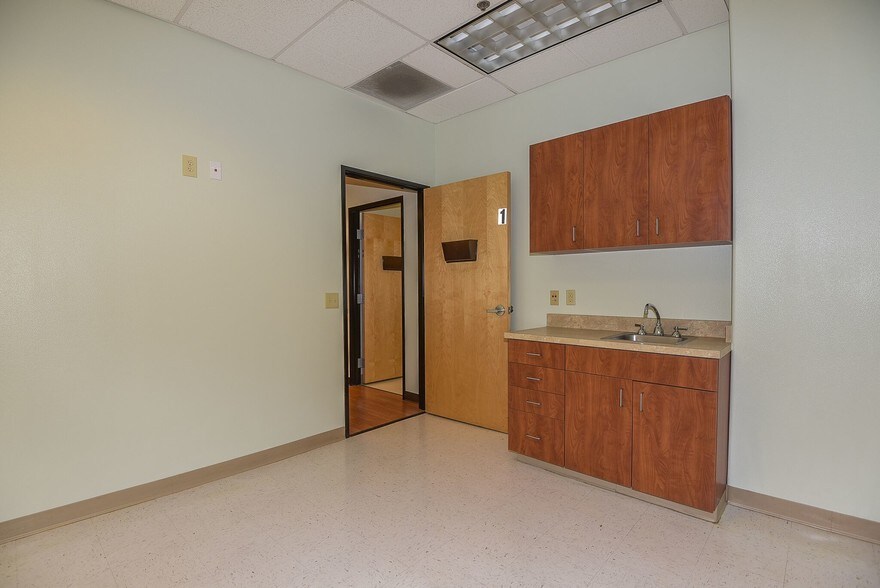 More Photos Of 8410 W Thomas Rd, Phoenix Medical For Sale