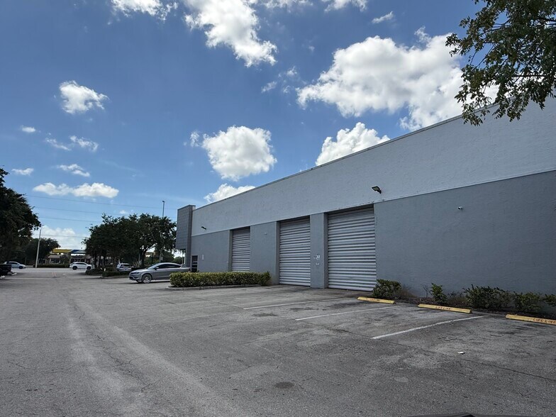 More Photos Of 1865 S Powerline Rd, Deerfield Beach Service For Lease