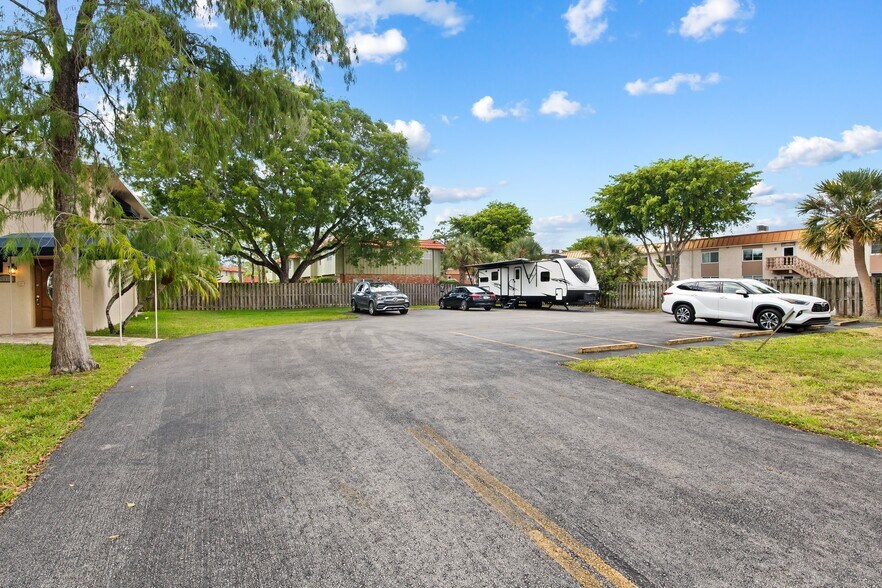 More Photos Of 2010 N Andrews Ave, Wilton Manors Office For Sale