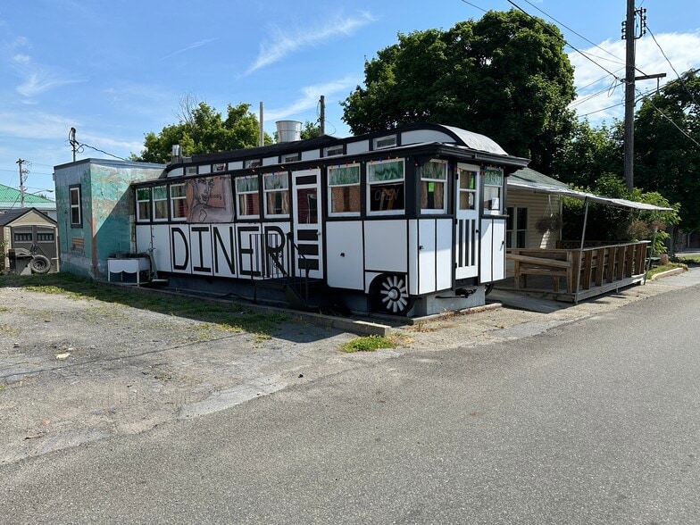 Primary Photo Of 5 St Patrick Pl, Port Henry Restaurant For Sale