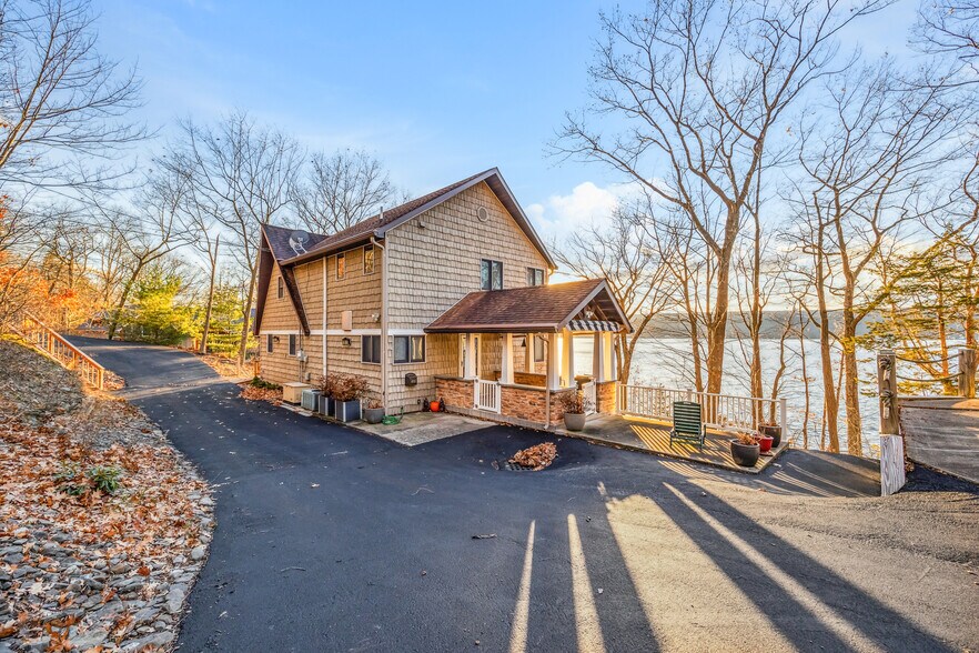 More Photos Of 4555 Davies Rd, Burdett Specialty For Sale