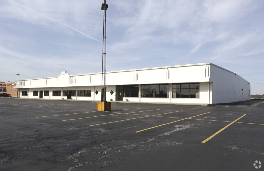 More Photos Of 8001 N University St, Peoria Office For Sale