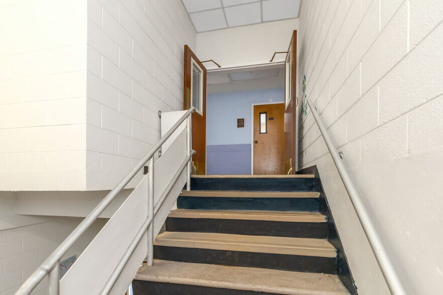 More Photos Of 411 Turner St, Clearwater Religious Facility For Lease