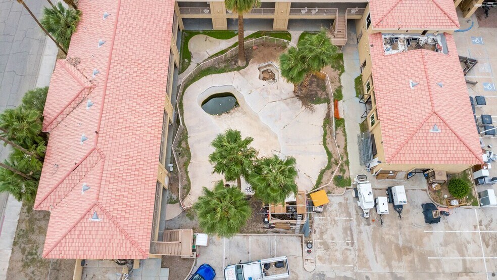 More Photos Of 545 E Hobson, Blythe Apartments For Sale