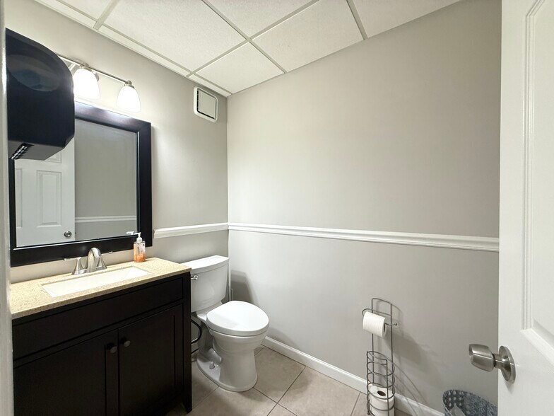 More Photos Of 11285 Elkins Rd, Roswell Office Residential For Lease