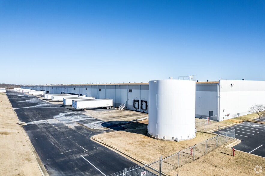 More Photos Of 11244 S Distribution Cv, Olive Branch Distribution For Lease