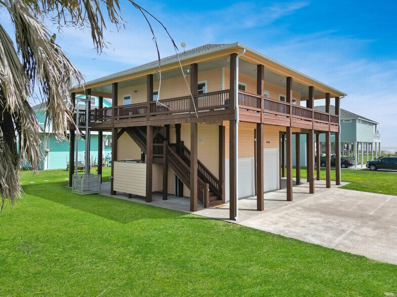 More Photos Of 944 Raymond, Crystal Beach Specialty For Sale