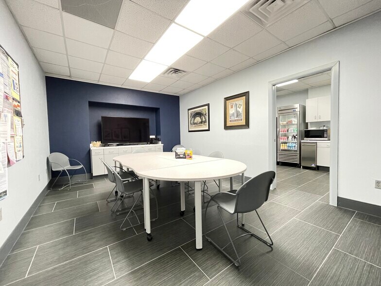 More Photos Of 2511 NW 41st St, Gainesville Office For Sale