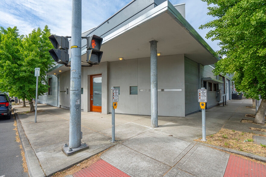 More Photos Of 1714 Broadway St, Vancouver Auto Repair For Lease