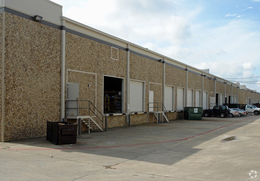 More Photos Of 3276-3284 Quebec St, Dallas Unknown For Lease
