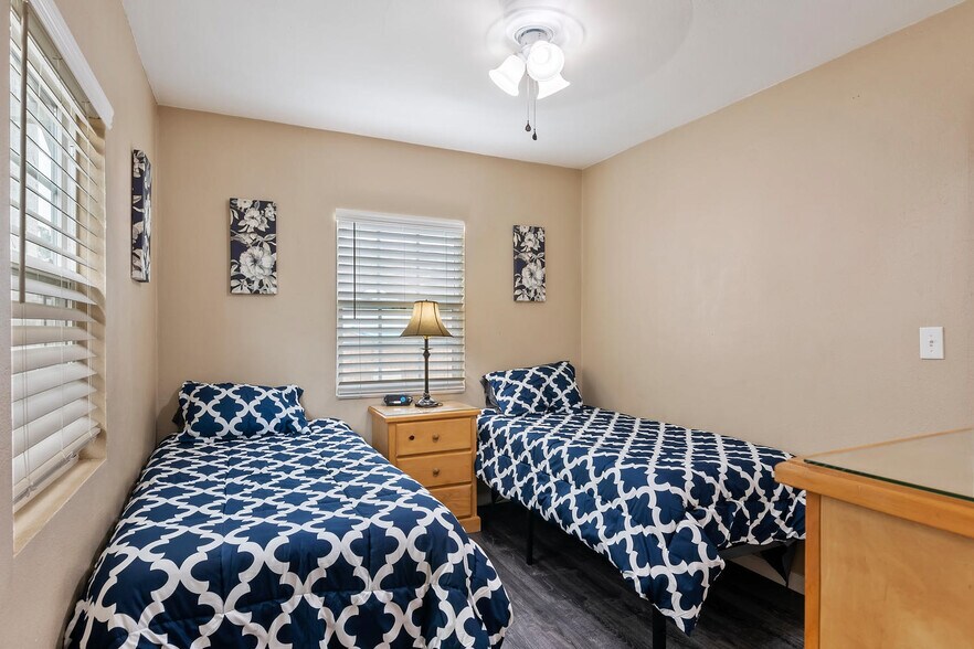 More Photos Of 1910 W Lincoln St, Long Beach Multifamily For Sale
