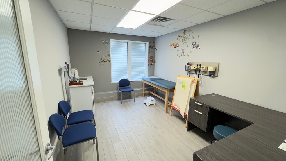 More Photos Of 5 Shirley Ave, Somerset Office For Lease