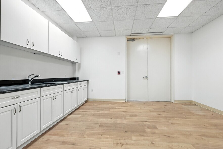 More Photos Of 1100 W Campbell Rd, Richardson Office For Sale