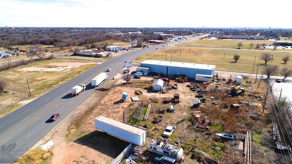 More Photos Of 1902 N Treadaway Blvd, Abilene Showroom For Sale