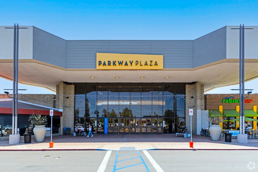 More Photos Of 415-761 Parkway Plaza, El Cajon Unknown For Lease