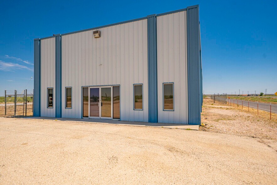More Photos Of 850 W I-20, Penwell Warehouse For Lease