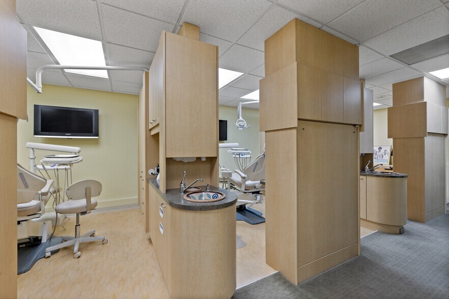 More Photos Of 7820-7822 27th St W, University Place Medical For Lease