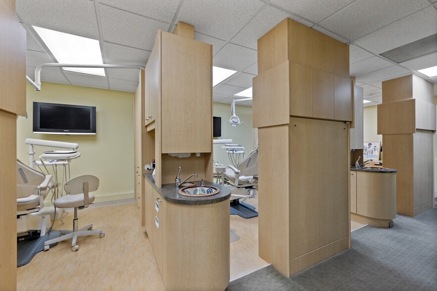 More Photos Of 7820-7822 27th St W, University Place Medical For Sale