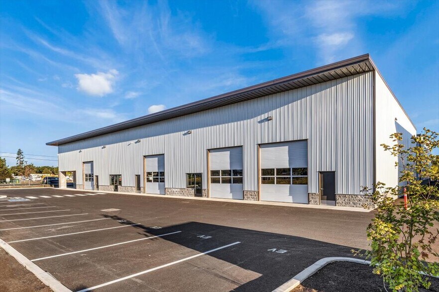 More Photos Of 167 Bateman Dr, Medford Light Manufacturing For Lease