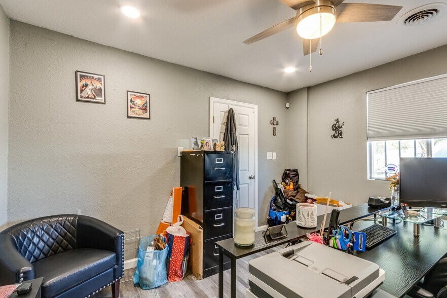 More Photos Of 1992 Aspen Cir, Pueblo Auto Repair For Sale