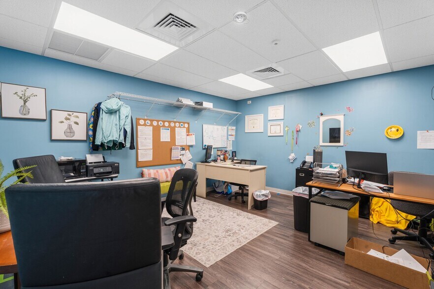 More Photos Of 2580-2590 SE Willoughby Blvd, Stuart Schools For Sale