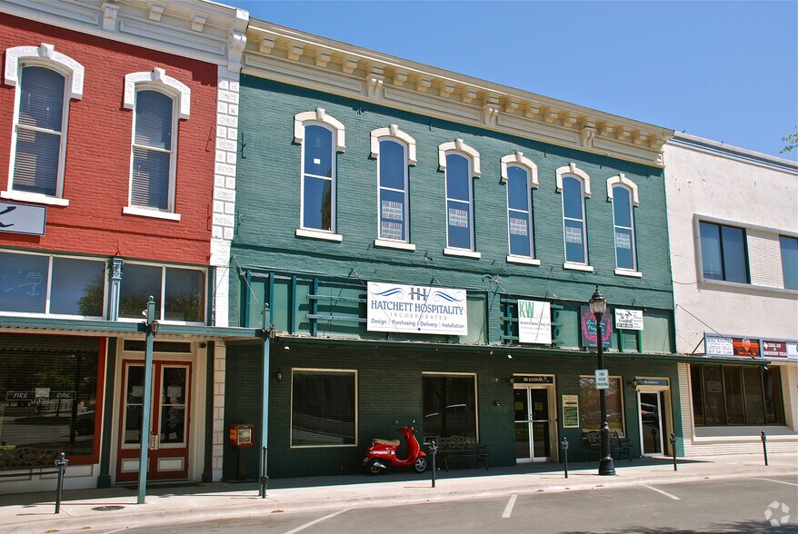 Primary Photo Of 106 Austin Ave, Weatherford General Retail For Lease
