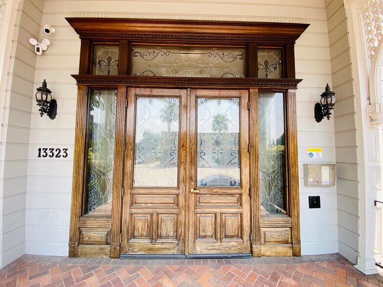 More Photos Of 13323 W Washington Blvd, Culver City Medical For Lease